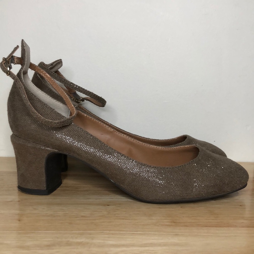 SEYCHELLES Round toe block heel pump ankle strap size 9 tan taupe gold shimmer